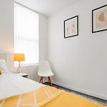 Perfect Modern 4 Bedroom In Liverpool