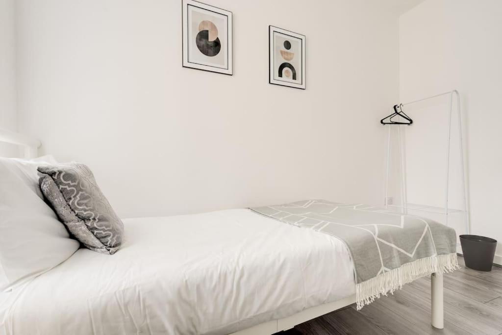 Holiday home Perfect Modern 4 Bedroom In