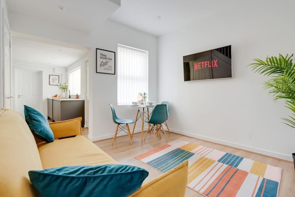 Perfect Modern 4 Bedroom In Liverpool